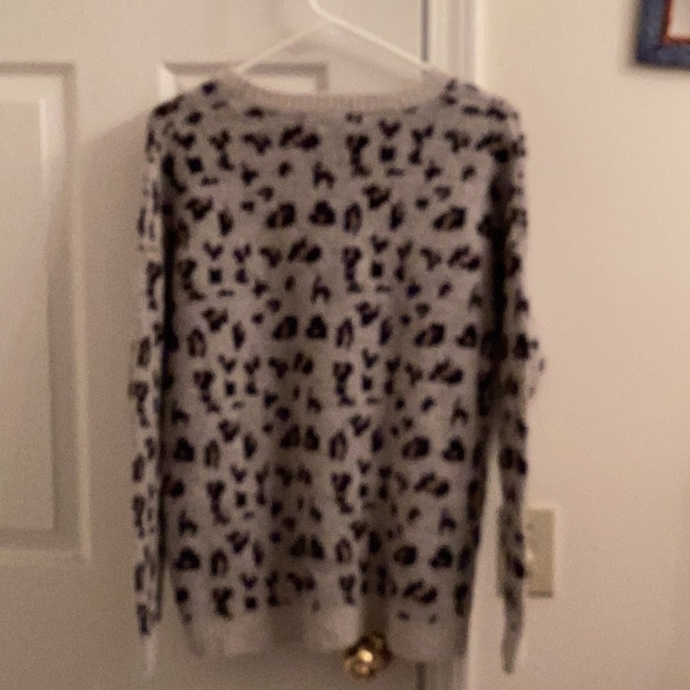 Workshop Republic Clothing Gray Leopard Print Sweater Sz Med - Picture 3 of 3